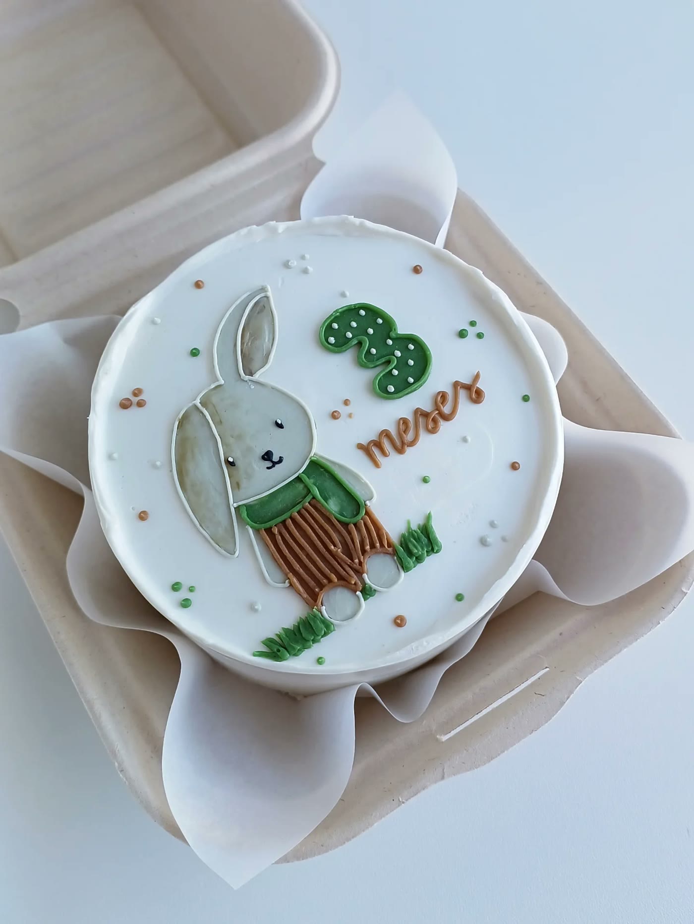 Bentô cake com coelhinho pintado à mão